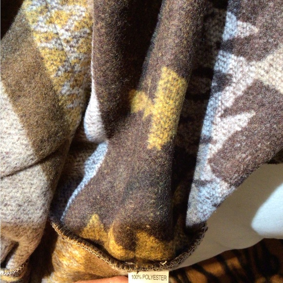 NEW SSLE ! Aztec Patterned shacket - Picture 4 of 6